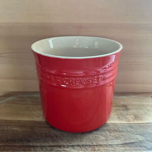 Le Creuset Red Stoneware 2.75 Qt/2.3 L Kitchen Utensil Holder Crock 6" like new